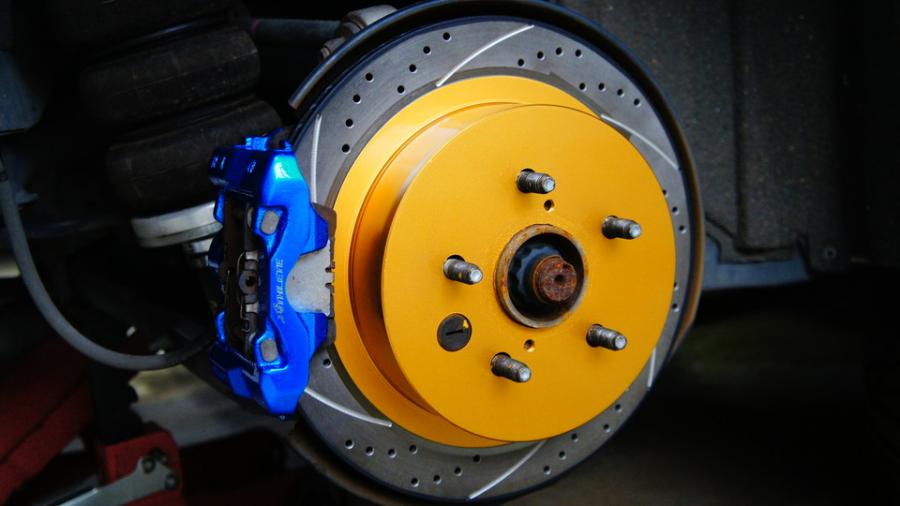 キャリパー塗装施工事例：クラウンアスリート　キャリパー塗装＆ローター塗装＆加工　COLOR：#1111 Charm gross candy blue（表面ハイポリッシュ加工）、#003 Tokyo midnight gold　加工Type：C6S8D IMG72_1444_x7AHaO_sub1.jpg