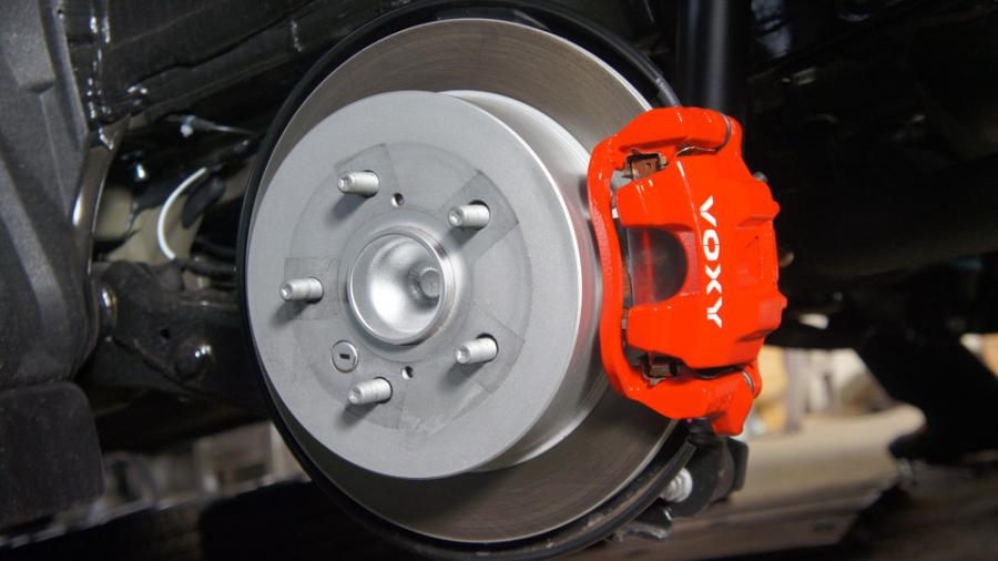 キャリパー塗装施工事例：トヨタVOXY　キャリパー塗装　COLOR:#001 Italian losso solid IMG72_1539_zSFGVu_sub1.jpg