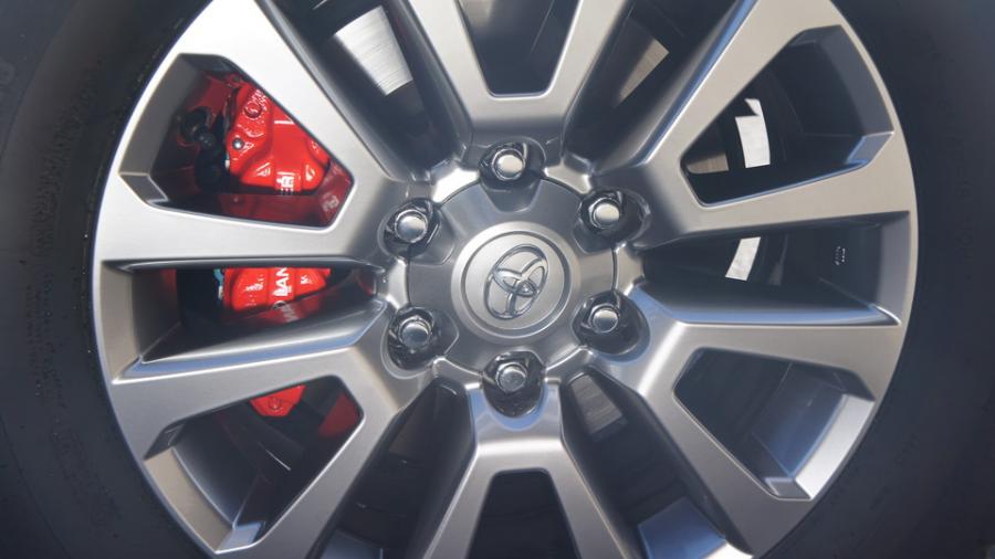 キャリパー塗装施工事例：ランドクルーザープラド　キャリパー塗装　COLOR:#1112 Racing red IMG72_1540_iowzRh_sub2.jpg