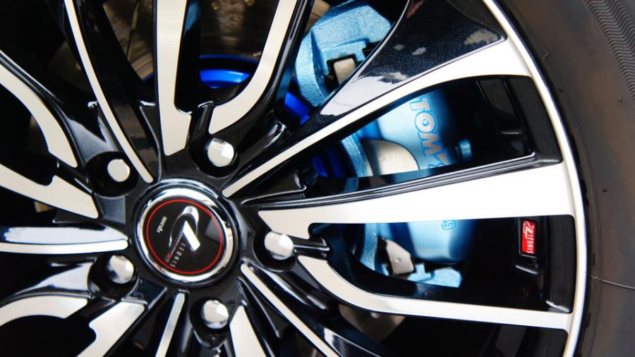 トヨタヴェルファイア　キャリパー塗装＆ローター塗装　COLOR:#1109 Transparent aqua blue metallic＆#1115 Deep marine blue　ローター加工Type:DP