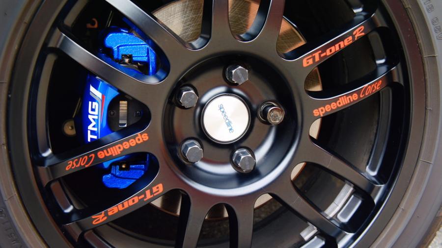 トヨタCH-R　キャリパー塗装　COLOR:#1115 Deep marine blue