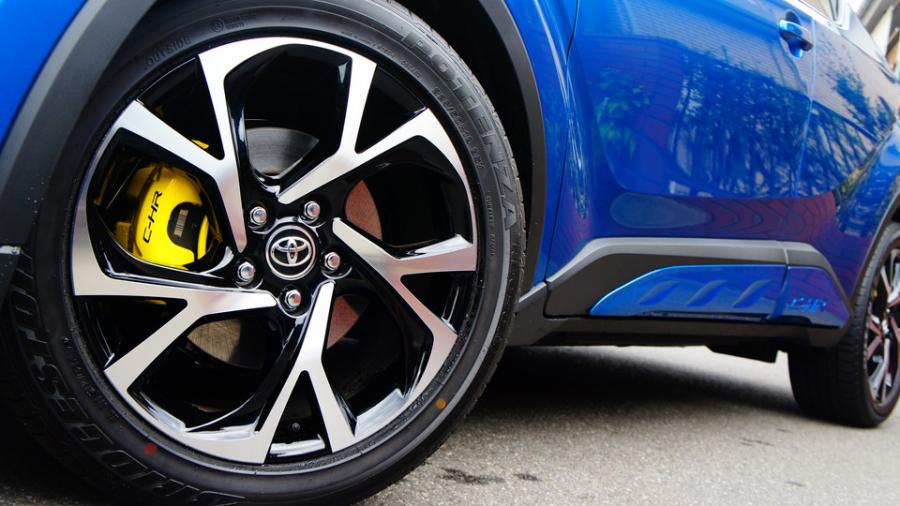 キャリパー塗装施工事例：トヨタCH-R　キャリパー塗装　COLOR:#020 hawaiian passion yellow IMG72_1653_1hgCIn_sub5.jpg