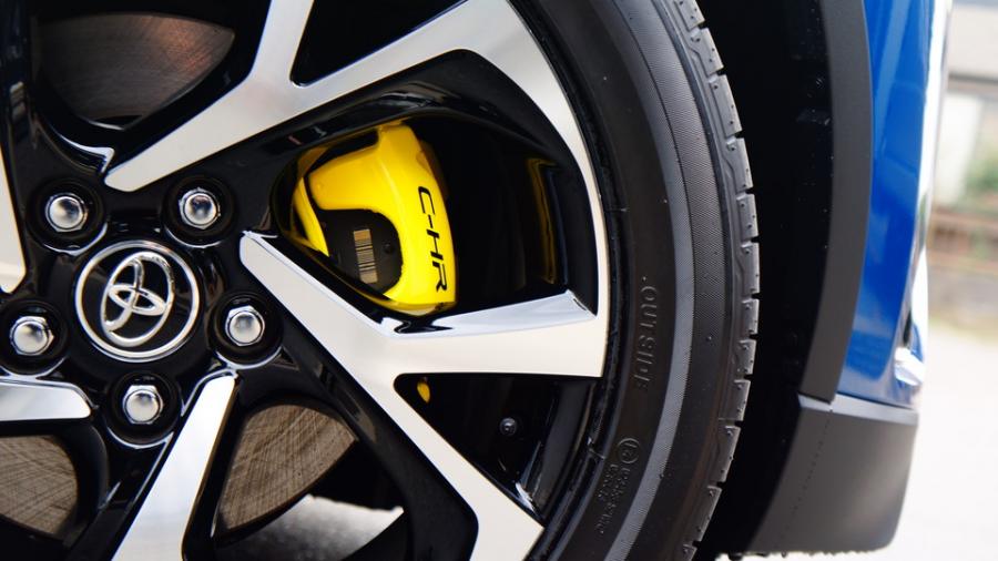 キャリパー塗装施工事例：トヨタCH-R　キャリパー塗装　COLOR:#020 hawaiian passion yellow IMG72_1653_1hgCIn_sub7.jpg