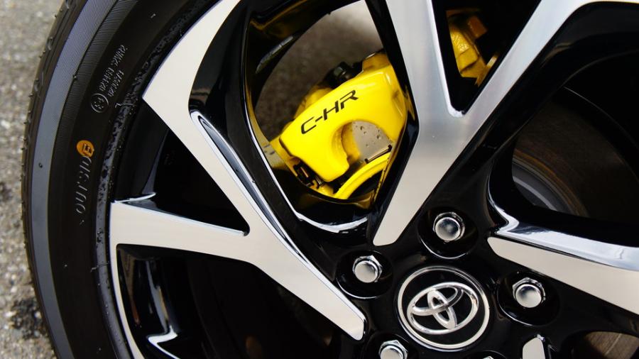 キャリパー塗装施工事例：トヨタCH-R　キャリパー塗装　COLOR:#020 hawaiian passion yellow IMG72_1653_1hgCIn_sub8.jpg