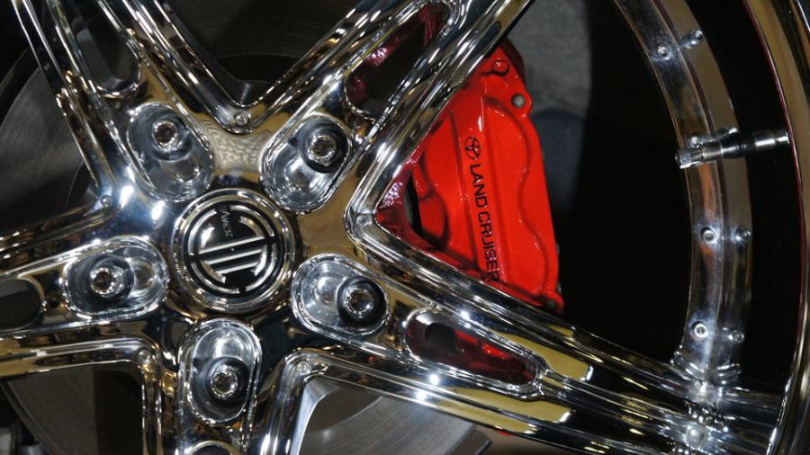 ランドクルーザー　キャリパー塗装　COLOR:#001 Italian losso solid