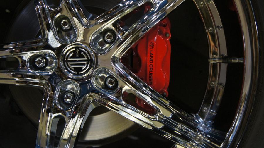 キャリパー塗装施工事例：ランドクルーザー　キャリパー塗装　COLOR:#001 Italian losso solid IMG72_1679_gxC1zk_sub3.jpg