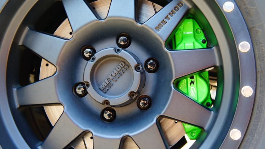 キャリパー塗装施工事例：トヨタランクルプラド　キャリパー塗装　COLOR:#1113 Monster green IMG72_1828_t0hFF6_sub5.jpg