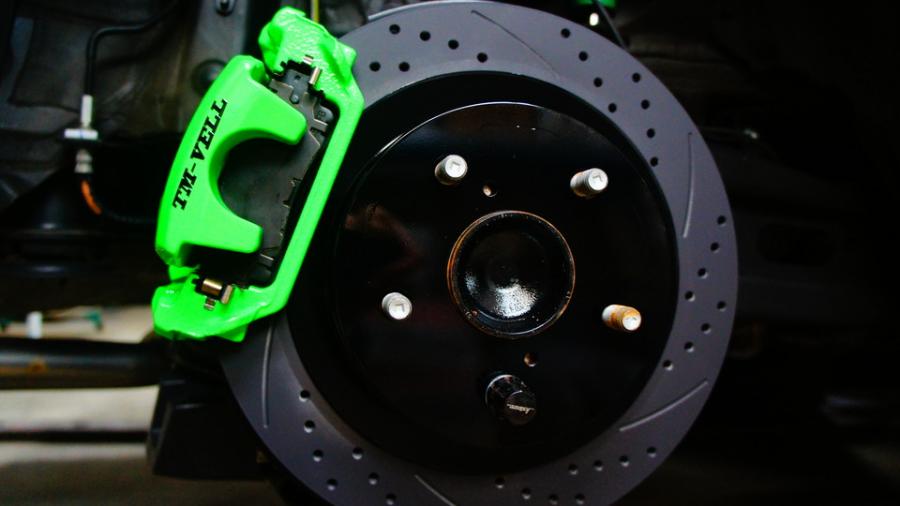 キャリパー塗装施工事例：トヨタヴェルファイア　キャリパー塗装　COLOR:#1113 Monster green　ローター塗装：#005 Deep coal black　ローター加工Type:C6S8D IMG72_1851_x06gfI_sub2.jpg