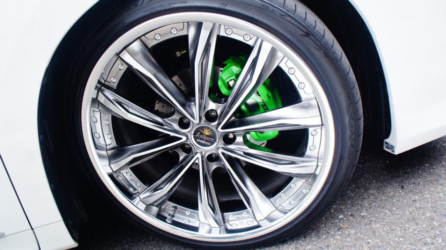 キャリパー塗装施工事例：トヨタヴェルファイア　キャリパー塗装　COLOR:#1113 Monster green　ローター塗装：#005 Deep coal black　ローター加工Type:C6S8D IMG72_1851_x06gfI_sub4.jpg