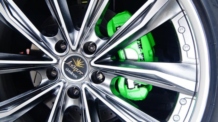 キャリパー塗装施工事例：トヨタヴェルファイア　キャリパー塗装　COLOR:#1113 Monster green　ローター塗装：#005 Deep coal black　ローター加工Type:C6S8D IMG72_1851_x06gfI_sub5.jpg