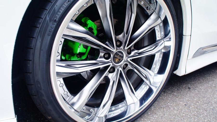 キャリパー塗装施工事例：トヨタヴェルファイア　キャリパー塗装　COLOR:#1113 Monster green　ローター塗装：#005 Deep coal black　ローター加工Type:C6S8D IMG72_1851_x06gfI_sub6.jpg