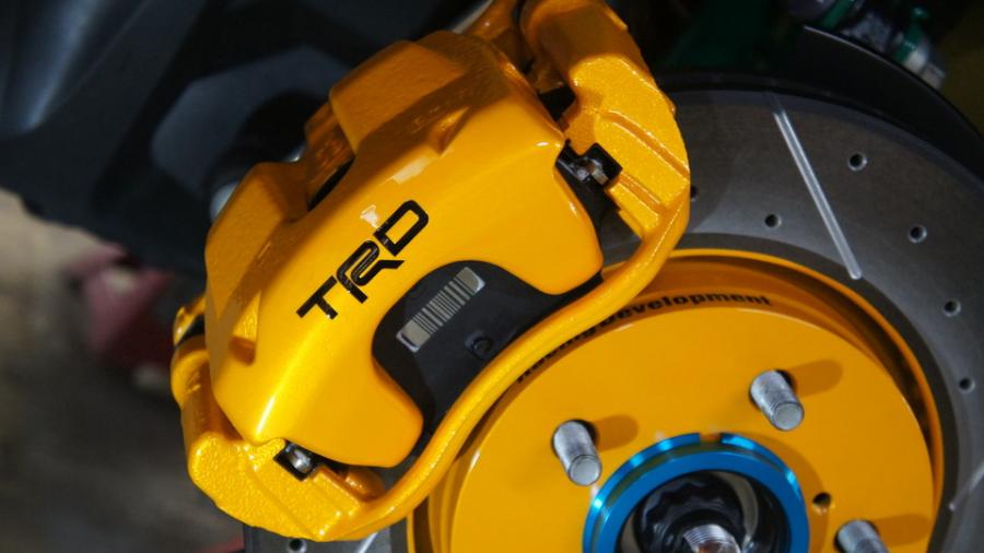 キャリパー塗装施工事例：トヨタCH-R　キャリパー塗装ローター塗装　COLOR:#021 california sunshinne yellow　ローター加工Type:DS4 IMG72_1882_onZmqC_sub1.jpg