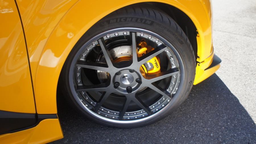 キャリパー塗装施工事例：トヨタCH-R　キャリパー塗装ローター塗装　COLOR:#021 california sunshinne yellow　ローター加工Type:DS4 IMG72_1882_onZmqC_sub6.jpg