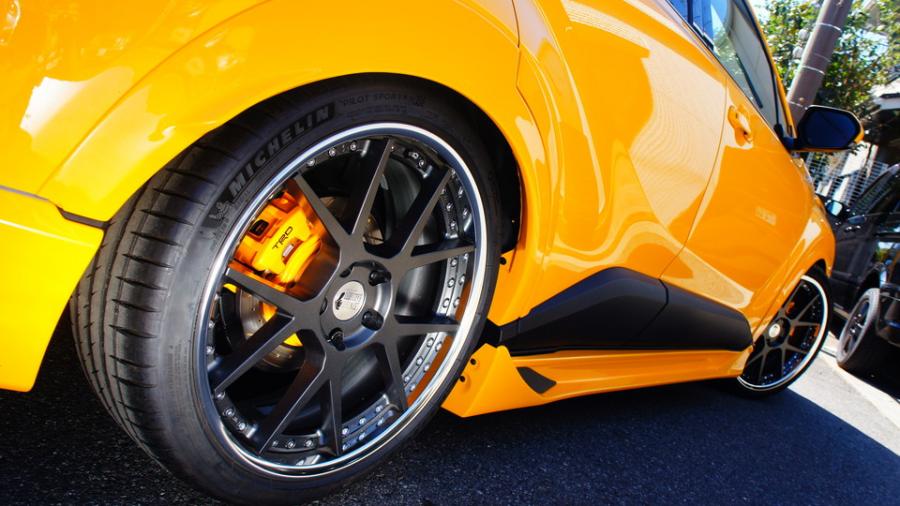 キャリパー塗装施工事例：トヨタCH-R　キャリパー塗装ローター塗装　COLOR:#021 california sunshinne yellow　ローター加工Type:DS4 IMG72_1882_onZmqC_sub8.jpg