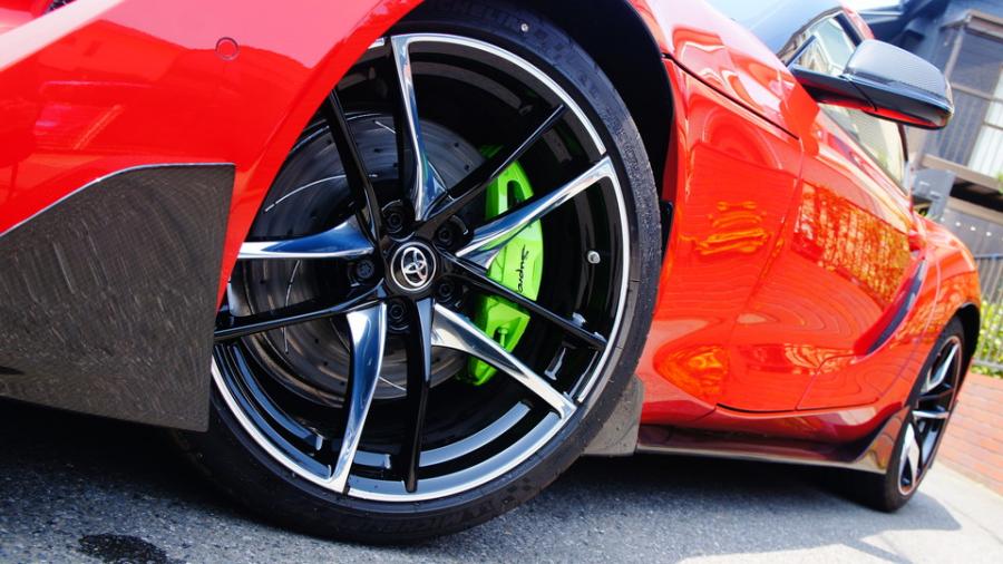 キャリパー塗装施工事例：スープラ　キャリパー塗装COLOR:#1103 Dazzling clearly green　ローター塗装COLOR:#005 Deep coal black　ローター加工Type：C6S4D IMG72_1979_DpiDS2_sub3.jpg