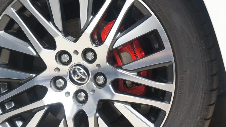 キャリパー塗装施工事例：アルファード　キャリパー塗装COLOR:#001 Italian losso solid IMG72_2010_IN1d41_sub3.jpg