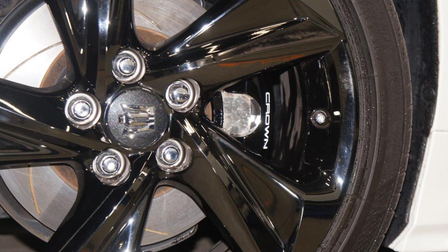 キャリパー塗装施工事例：クラウン　キャリパー塗装COLOR:#005 Deep coal black IMG72_2067_y9yC9I_sub3.jpg