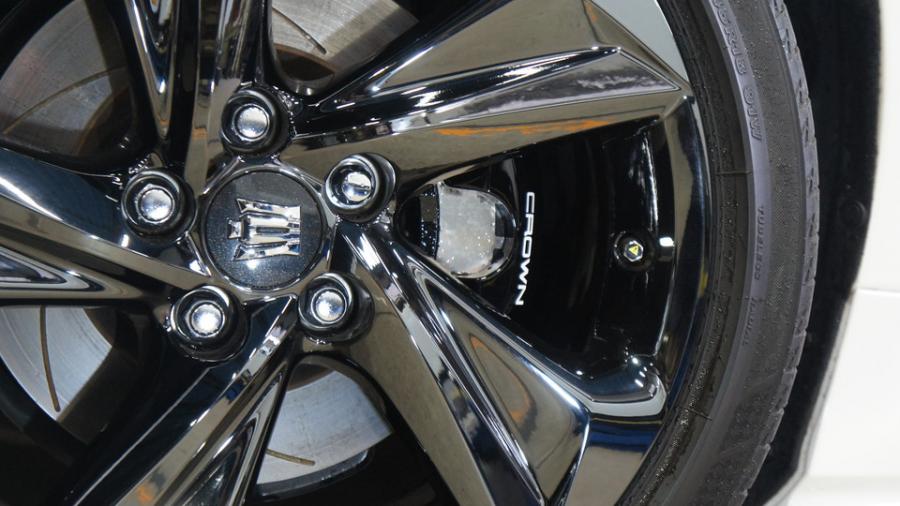 キャリパー塗装施工事例：クラウン　キャリパー塗装COLOR:#005 Deep coal black IMG72_2067_y9yC9I_sub4.jpg