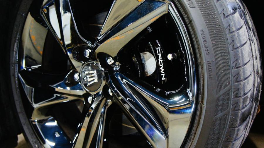 キャリパー塗装施工事例：クラウン　キャリパー塗装COLOR:#005 Deep coal black IMG72_2067_y9yC9I_sub5.jpg