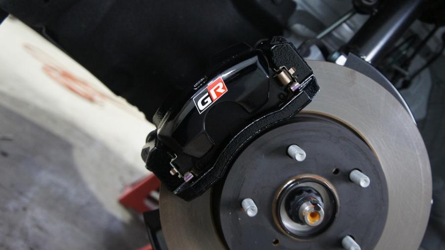 キャリパー塗装施工事例：トヨタGRヤリス　キャリパー塗装COLOR:#005 Deep coal black　パット表面同色塗装 IMG72_2085_zjXgXX_sub1.jpg