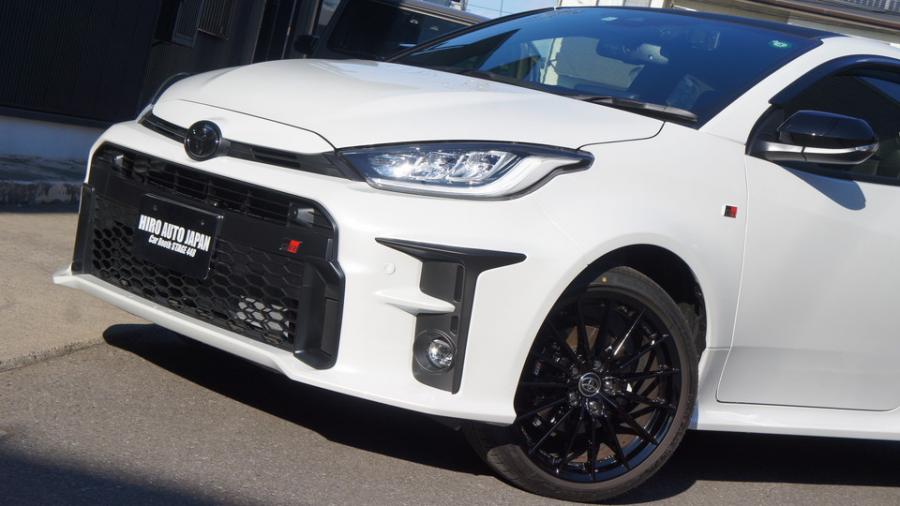 キャリパー塗装施工事例：トヨタGRヤリス　キャリパー塗装COLOR:#005 Deep coal black　パット表面同色塗装 IMG72_2085_zjXgXX_sub4.jpg