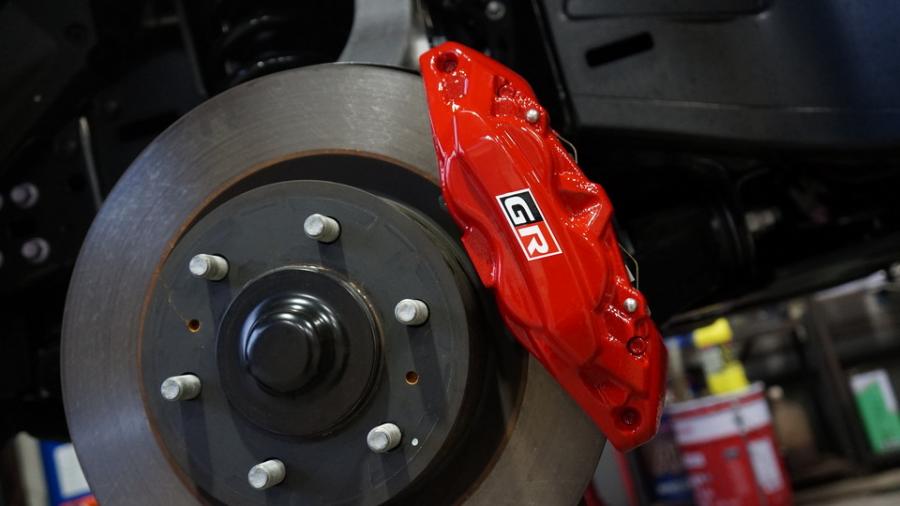 キャリパー塗装施工事例：ランクル300GRスポーツ　キャリパー塗装COLOR:#001 Italian losso solid IMG72_2122_f3GUbX_sub2.jpg