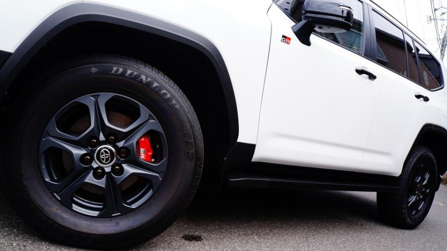 キャリパー塗装施工事例：ランクル300GRスポーツ　キャリパー塗装COLOR:#001 Italian losso solid IMG72_2122_f3GUbX_sub6.jpg