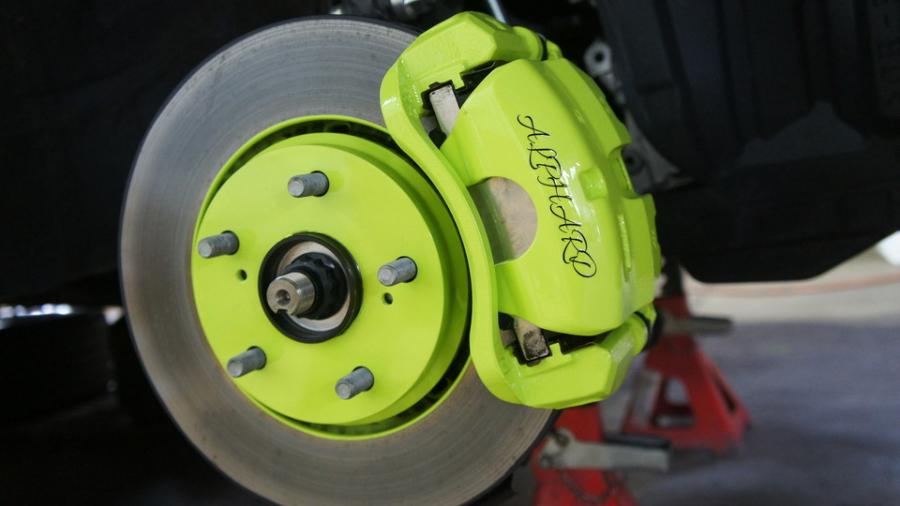 キャリパー塗装施工事例：アルファード　キャリパー塗装　ローター塗装COLOR:#1116 Acid green IMG72_2175_a96vsB_sub1.jpg