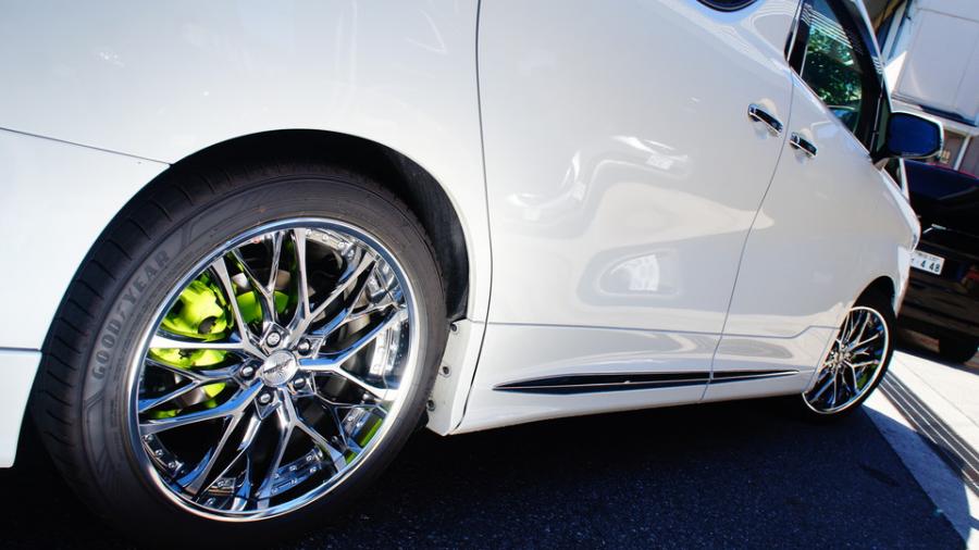 キャリパー塗装施工事例：アルファード　キャリパー塗装　ローター塗装COLOR:#1116 Acid green IMG72_2175_a96vsB_sub8.jpg