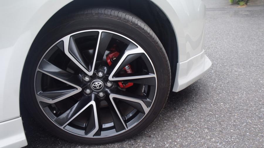 キャリパー塗装施工事例：カローラスポーツ　キャリパー塗装COLOR:#001 Italian losso solid IMG72_2179_g7gWZC_sub4.jpg