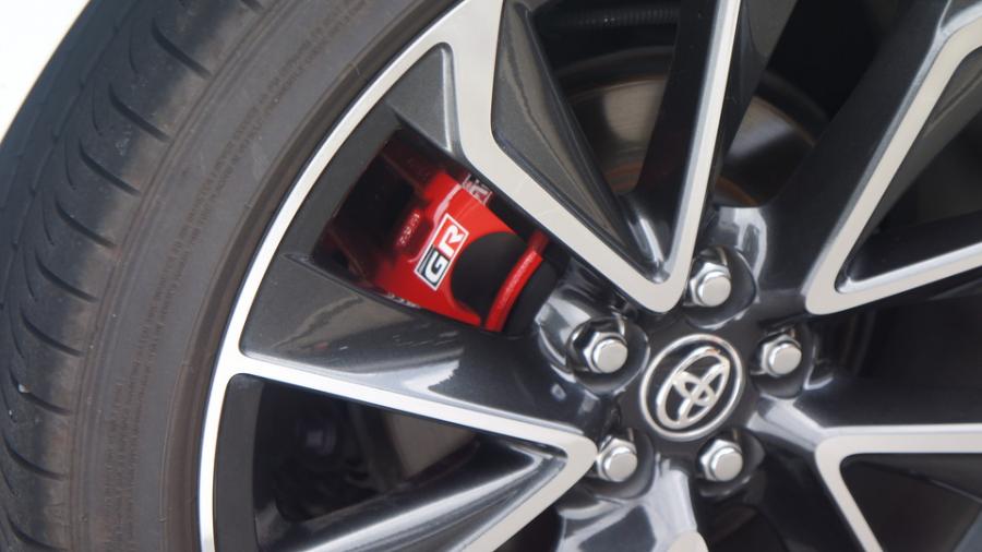 キャリパー塗装施工事例：カローラスポーツ　キャリパー塗装COLOR:#001 Italian losso solid IMG72_2179_g7gWZC_sub6.jpg