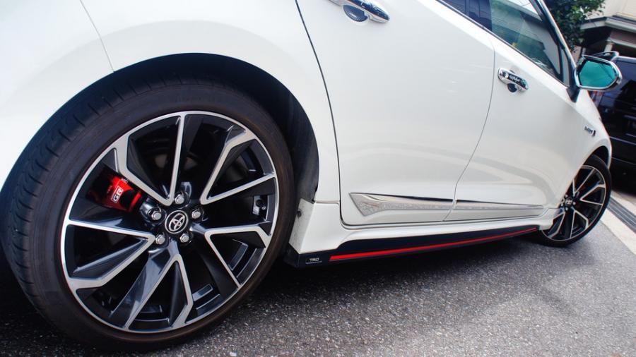 キャリパー塗装施工事例：カローラスポーツ　キャリパー塗装COLOR:#001 Italian losso solid IMG72_2179_g7gWZC_sub7.jpg