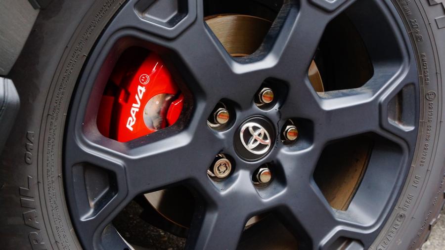 キャリパー塗装施工事例：トヨタRAV4　キャリパー塗装COLOR:#001 Italian losso solid IMG72_2324_vbwY0v_sub4.jpg