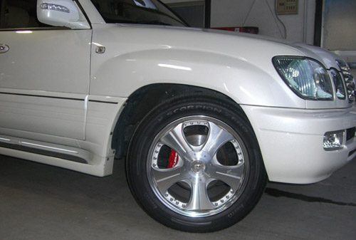 キャリパー塗装施工事例：LANDCRUISER CYGNUS IMG72_497_zgjtHZ_sub2.jpg