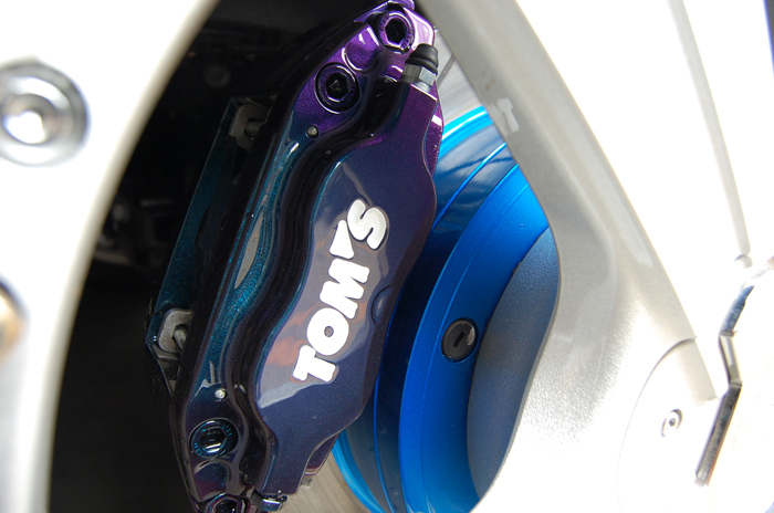 キャリパー塗装施工事例：LANDCRUISER200 IMG72_538_eIL0rO_sub1.jpg