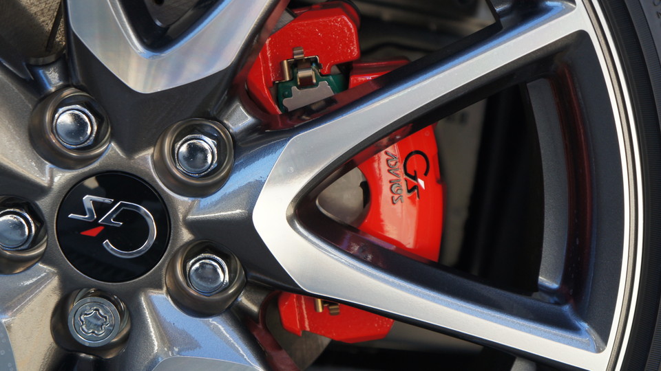 トヨタプリウスG'z　キャリパー＆ローター塗装色：#001 Italian losso solid　ローター加工Type:SD