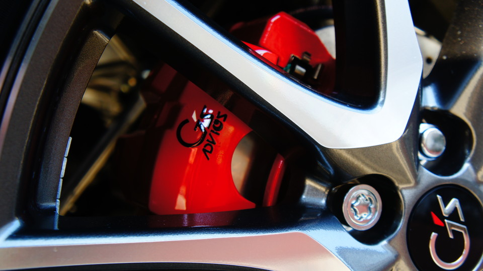 キャリパー塗装施工事例：トヨタプリウスG'z　キャリパー＆ローター塗装色：#001 Italian losso solid　ローター加工Type:SD IMG72_622_fY0ozK_sub6.jpg