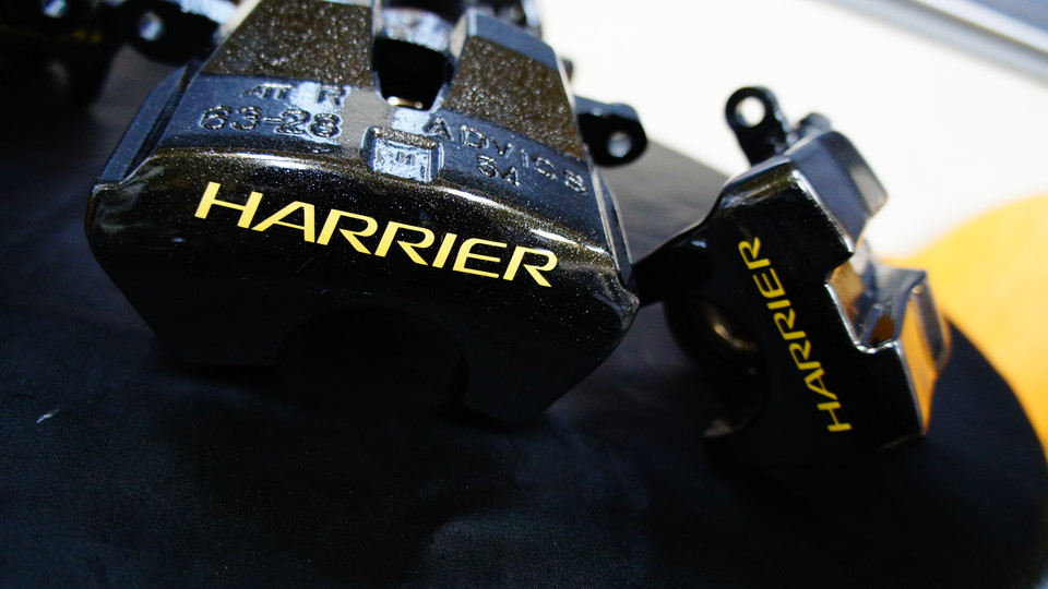 キャリパー塗装施工事例：トヨタハリアー純正キャリパー塗装　カラー：#009 hyper metallic black IMG72_670_8aYkSn_sub2.jpg