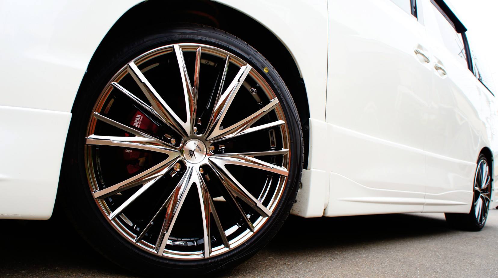 キャリパー塗装施工事例：TOYOTAアルファードキャリパー塗装＆LOGO★COLOR： #001 Italian losso solid IMG72_826_mzlJL9_sub5.jpg