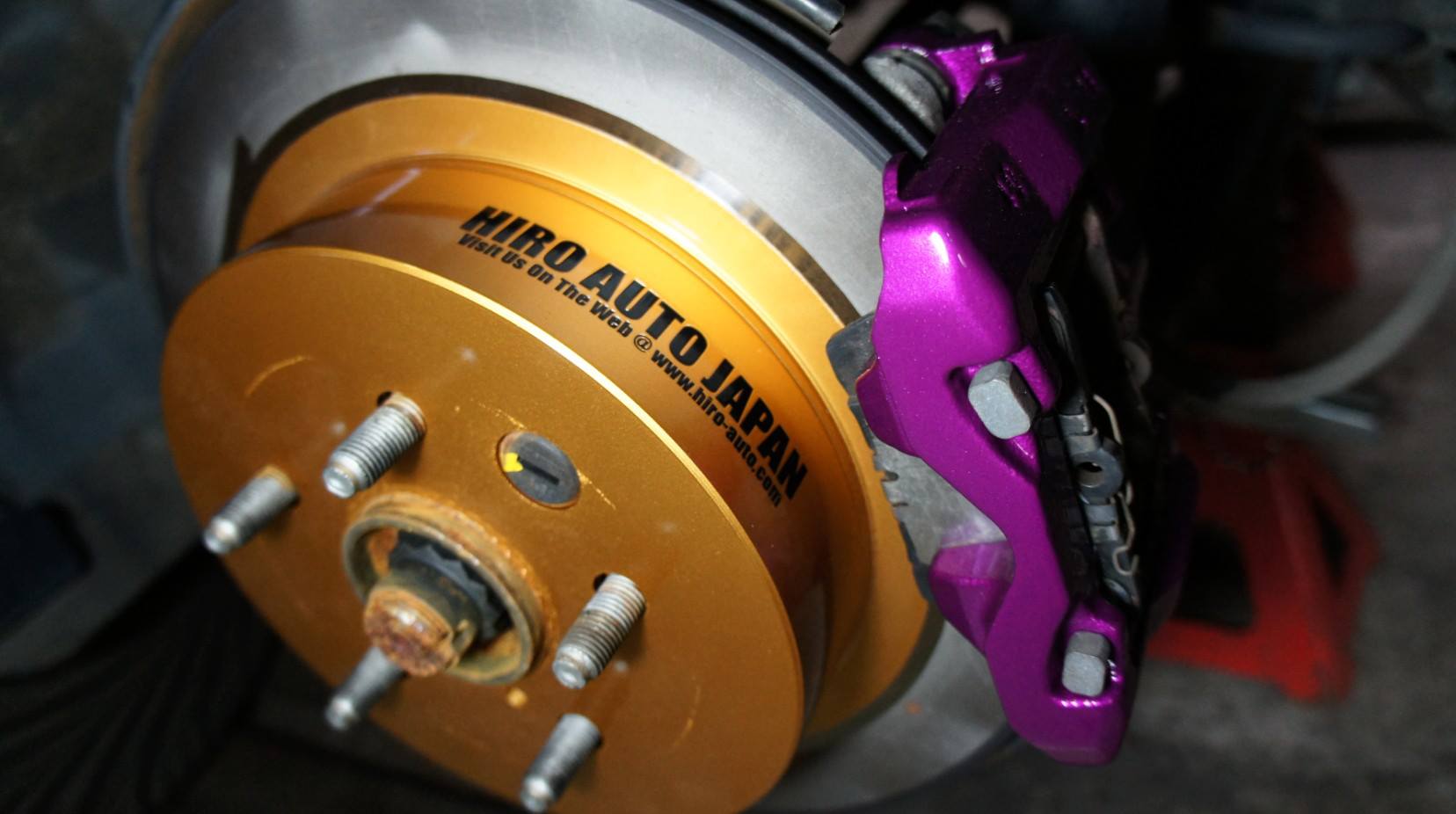 キャリパー塗装施工事例：TOYOTA MARK-Xキャリパー塗装＆ローター塗装＆LOGO★CALIPER COLOR:#069 mystic arc violet、ROTOR COLOR:#003 tokyo midnight gold IMG72_828_CCeSPH_sub1.jpg