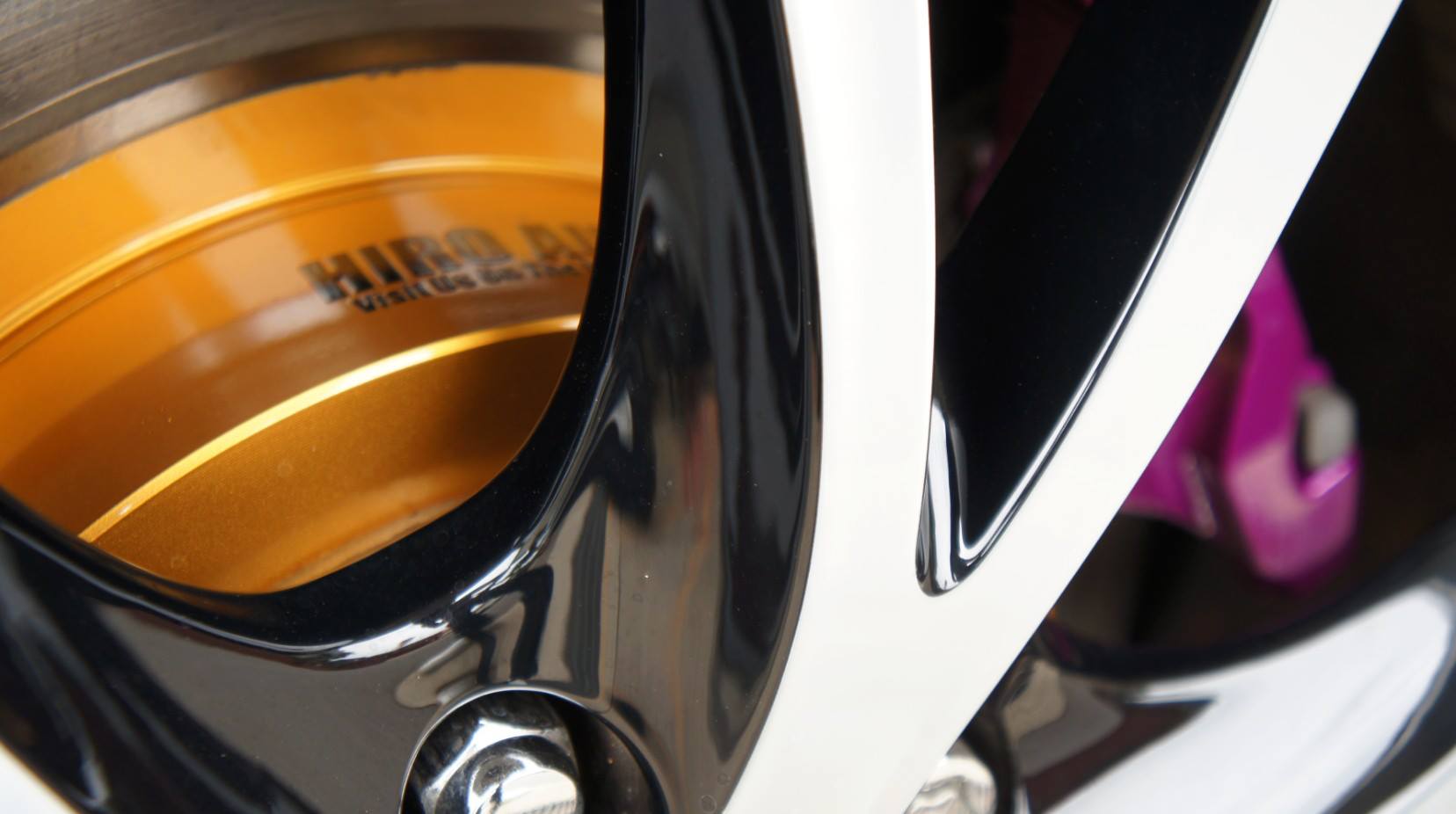 キャリパー塗装施工事例：TOYOTA MARK-Xキャリパー塗装＆ローター塗装＆LOGO★CALIPER COLOR:#069 mystic arc violet、ROTOR COLOR:#003 tokyo midnight gold IMG72_828_CCeSPH_sub4.jpg