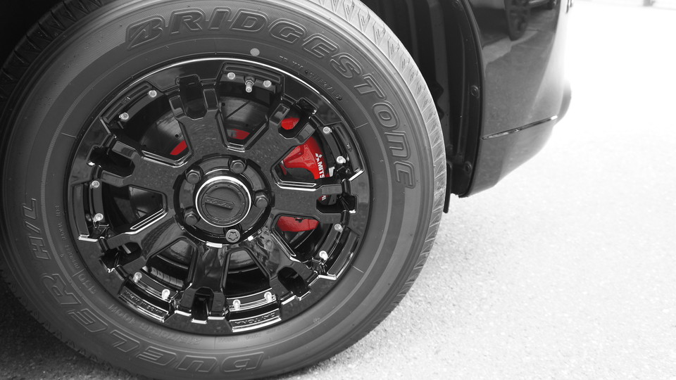 キャリパー塗装施工事例：三菱アウトランダーEV純正キャリパー塗装＆ローター塗装　COLOR：＃001Italian losso solid＆ローター加工Type:SD、D-DASHダストダウンパット一台分装着 IMG74_1151_aN85RT_sub2.jpg