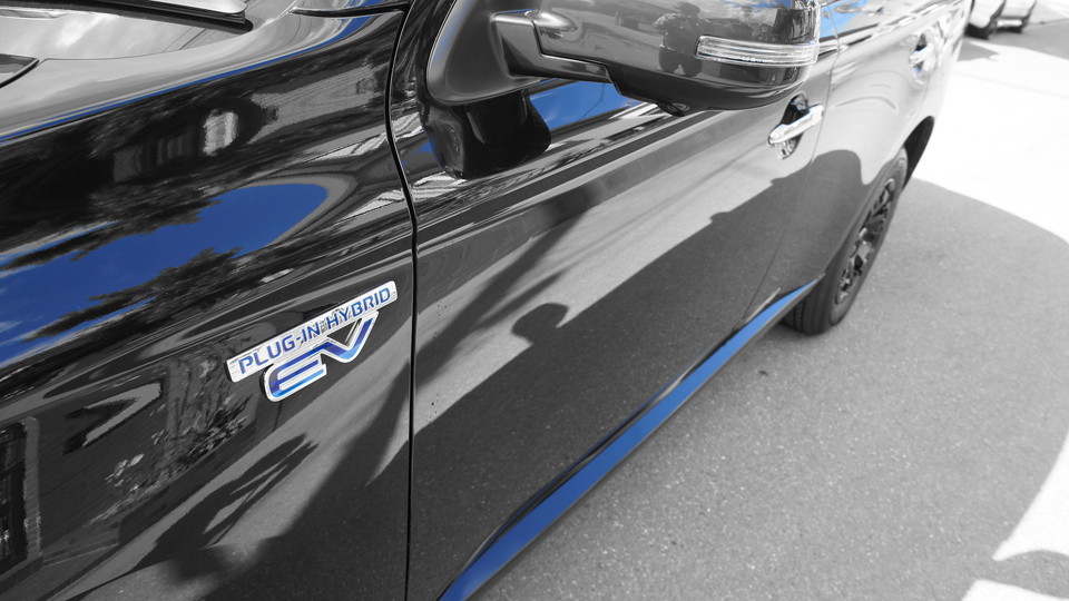 キャリパー塗装施工事例：三菱アウトランダーEV純正キャリパー塗装＆ローター塗装　COLOR：＃001Italian losso solid＆ローター加工Type:SD、D-DASHダストダウンパット一台分装着 IMG74_1151_aN85RT_sub6.jpg