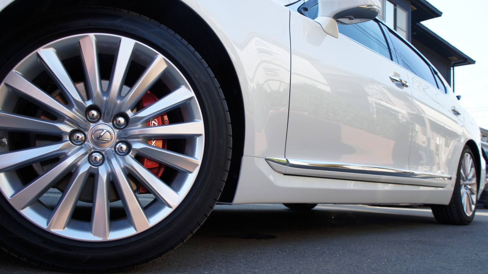 キャリパー塗装施工事例：LEXUS LS450Lキャリパー塗装＆LOGO★COLOR：royal flash candy red#011 IMG74_825_P1xmQx_sub3.jpg