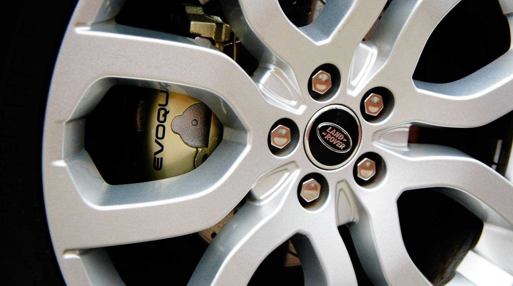 キャリパー塗装施工事例：RANGE ROVER EVOQUEキャリパー塗装ＣＯＬＯＲ：#008 flash champagne gold ローター加工Ｔｙｐｅ：C6S8D D-DASHダストダウンブレーキパット前後一台分 IMG74_878_pFODQK_sub3.jpg