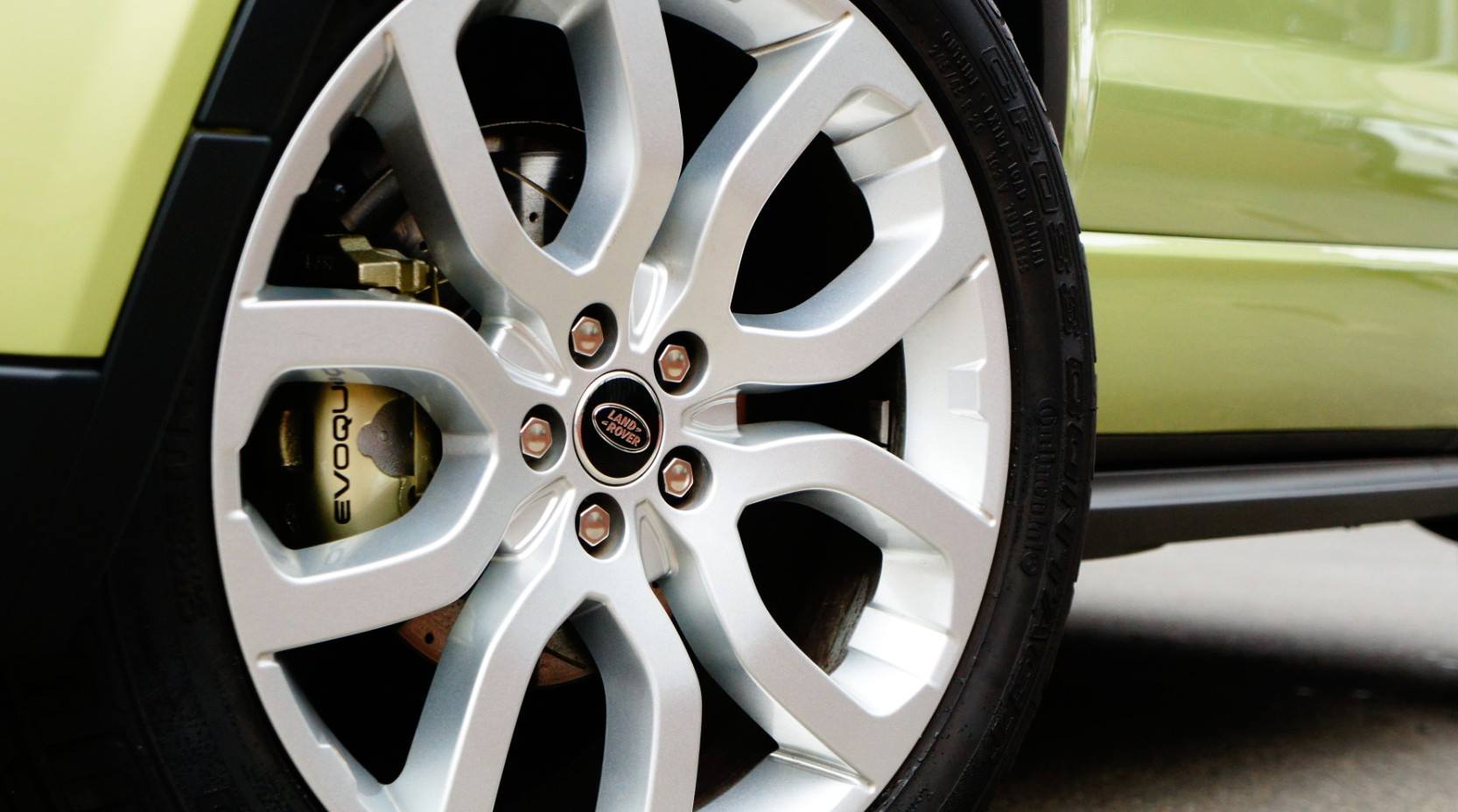 キャリパー塗装施工事例：RANGE ROVER EVOQUEキャリパー塗装ＣＯＬＯＲ：#008 flash champagne gold ローター加工Ｔｙｐｅ：C6S8D D-DASHダストダウンブレーキパット前後一台分 IMG74_878_pFODQK_sub4.jpg