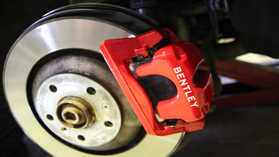 キャリパー塗装施工事例：ベントレーコンチネンタルGT純正キャリパー塗装　カラー：#001 Italian losso solid IMG76_694_ENBeIO_sub1.jpg