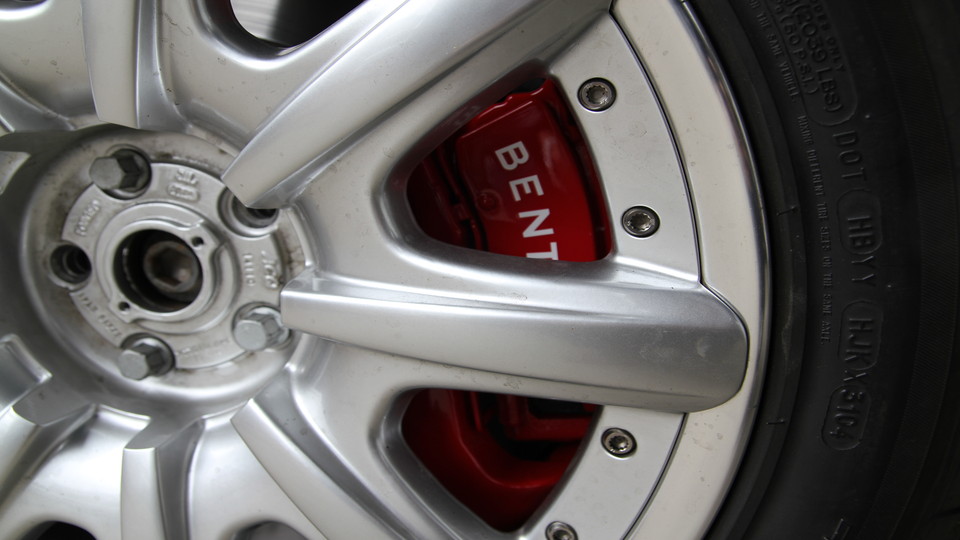 キャリパー塗装施工事例：ベントレーコンチネンタルGT純正キャリパー塗装　カラー：#001 Italian losso solid IMG76_694_ENBeIO_sub2.jpg