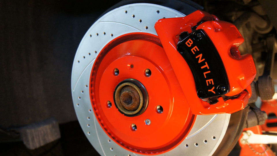 キャリパー塗装施工事例：ベントレーコンチネンタルGT純正キャリパー塗装・ローター塗装　カラー：＃1112racing red、ローター加工Type：C6S8D IMG76_913_lWIX2o_sub2.jpg
