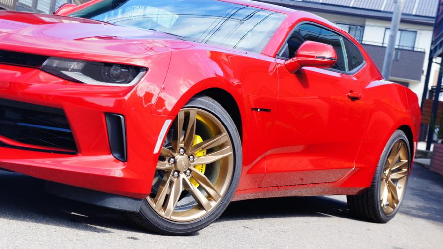 キャリパー塗装施工事例：シボレーカマロ　キャリパー塗装　COLOR:#020 hawaiian passion yellow　ホイール塗装　COLOR:#1107 Platinum new bronze pearl metallic　Rrディフューザーグロスブラック仕上 IMG77_1708_6IDzzv_sub2.jpg